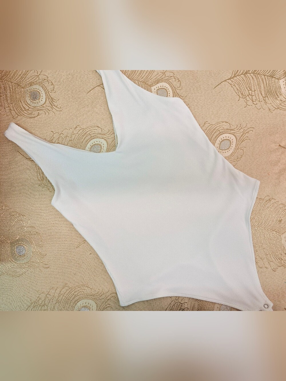 🏷3/$15 🎁🆓️ w/ Purchase-  White Ribbed V-Neck Bodysuit - Women Size Large